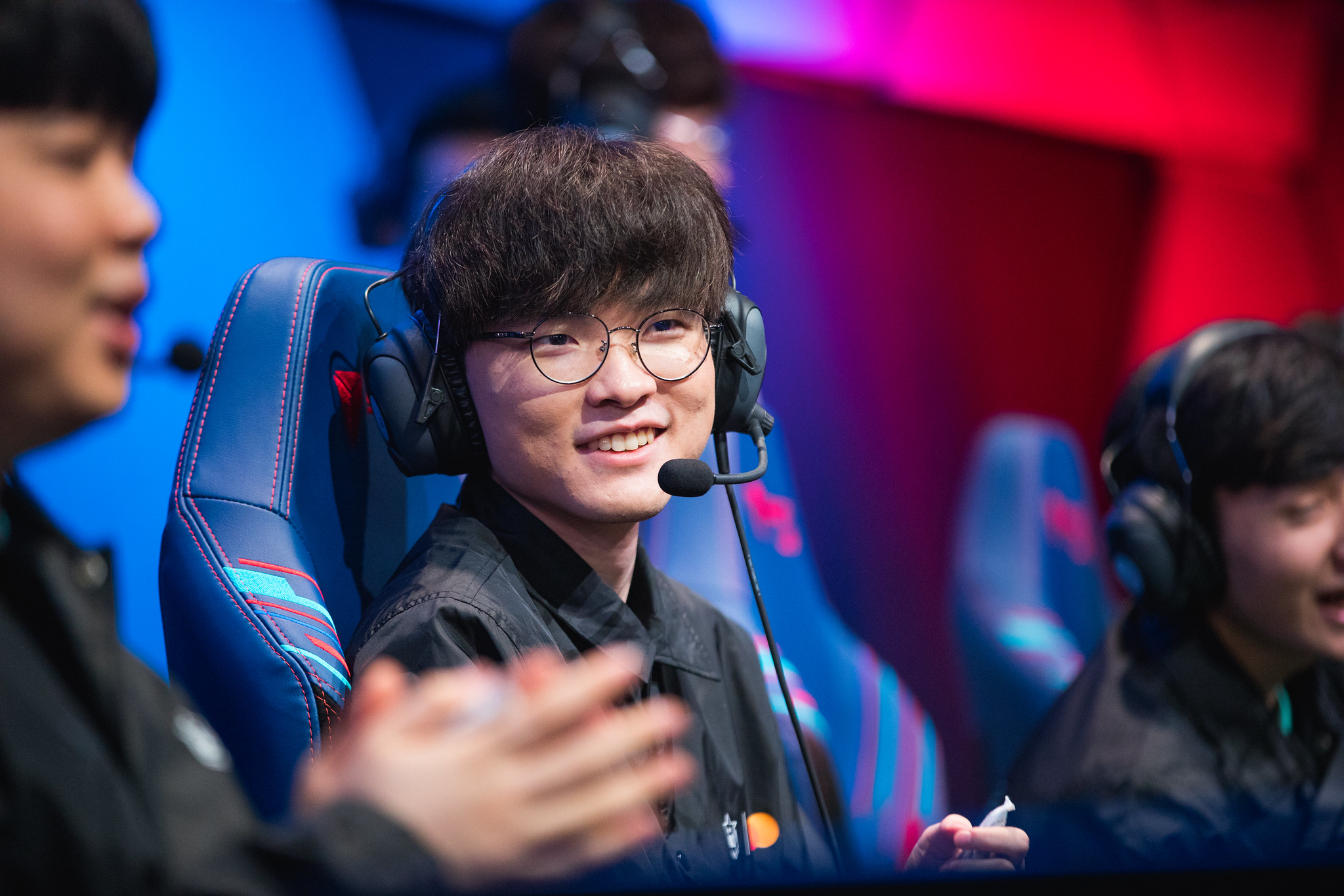 Faker renova com a T1 por mais três anos