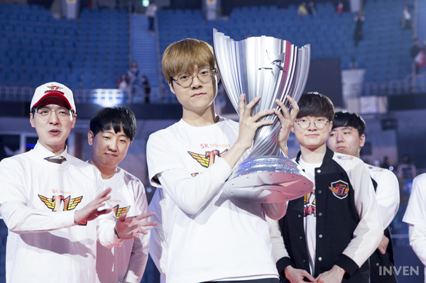 League of Legends  Veja como foi a reação surpreendente da SKT ao