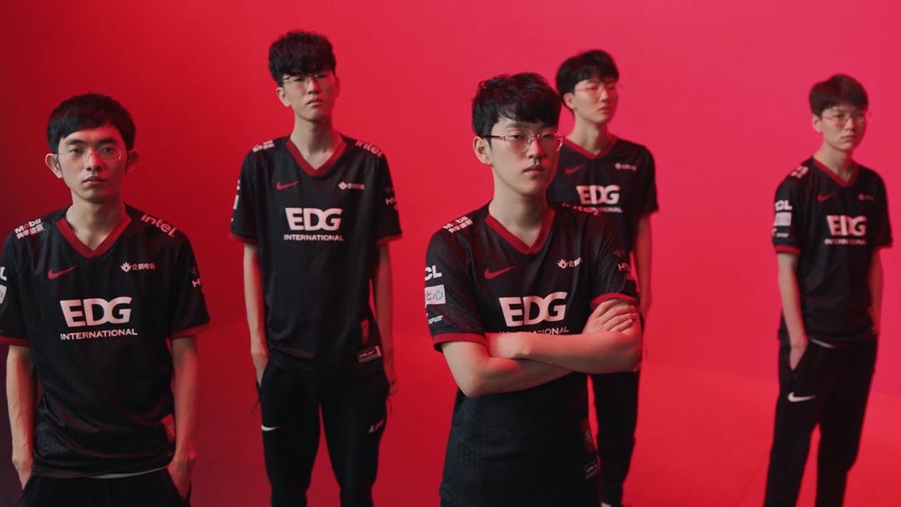 LoL: Torcida da EDG lota as ruas para comemorar título do Worlds