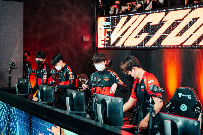 T1 team image after victory at MSI 2022