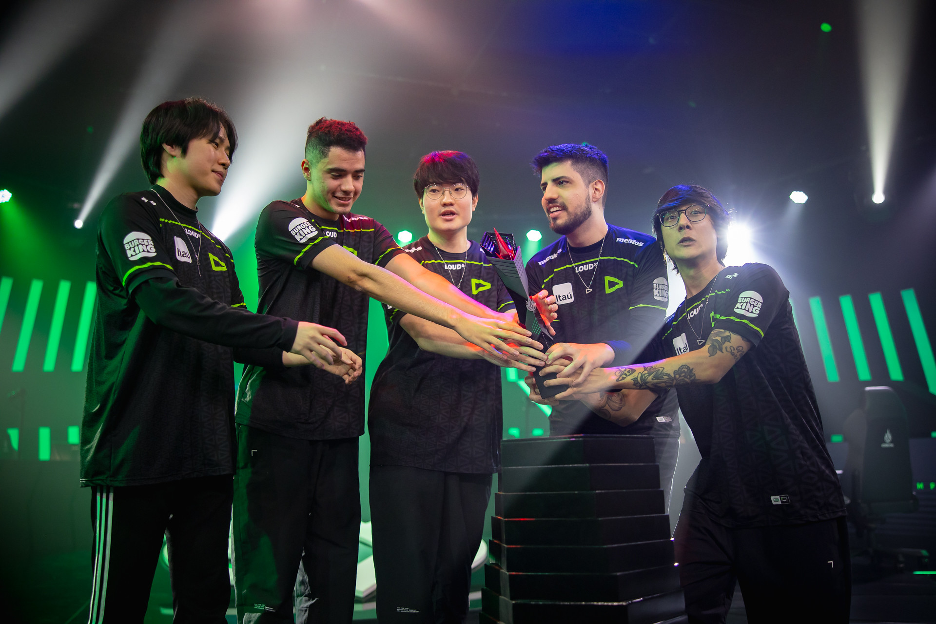 Prêmio CBLOL 2023 consagra jogadores da LOUD; veja os vencedores