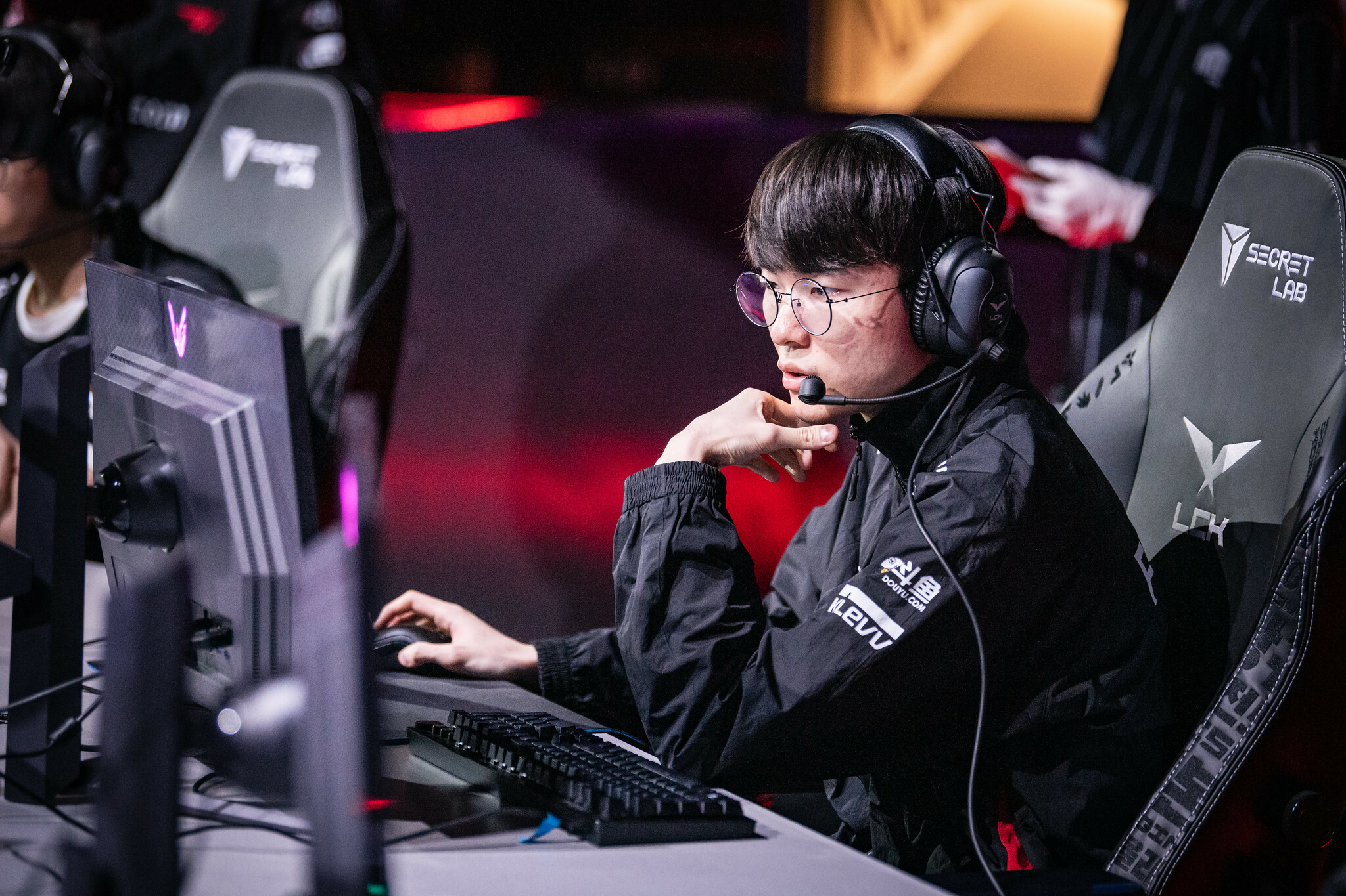 Lenda do LoL, Faker renova com a T1 por três anos e vira um dos