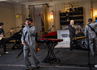 Linkin Park faz show surpresa no quarto de streamer na Twitch